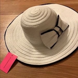 Beautiful new Betsy Johnson ☀️ Hat